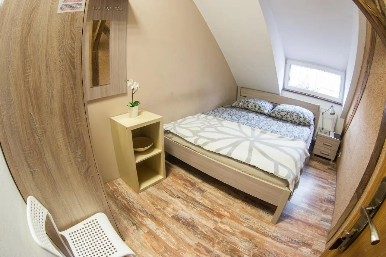 Fitness Hostel - Restauracja, Darmowy Parking I Silownia Βρότσλαβ